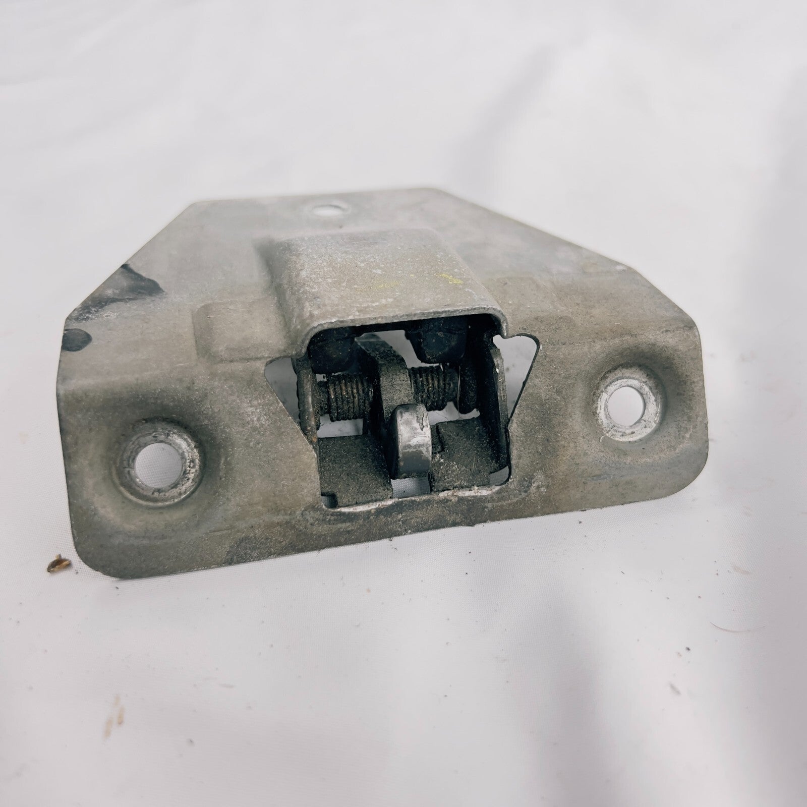MercedesBenz W116 R107 Heckklappe Heckklappenschloss Oldtimer A1137500285 – Bild 4
