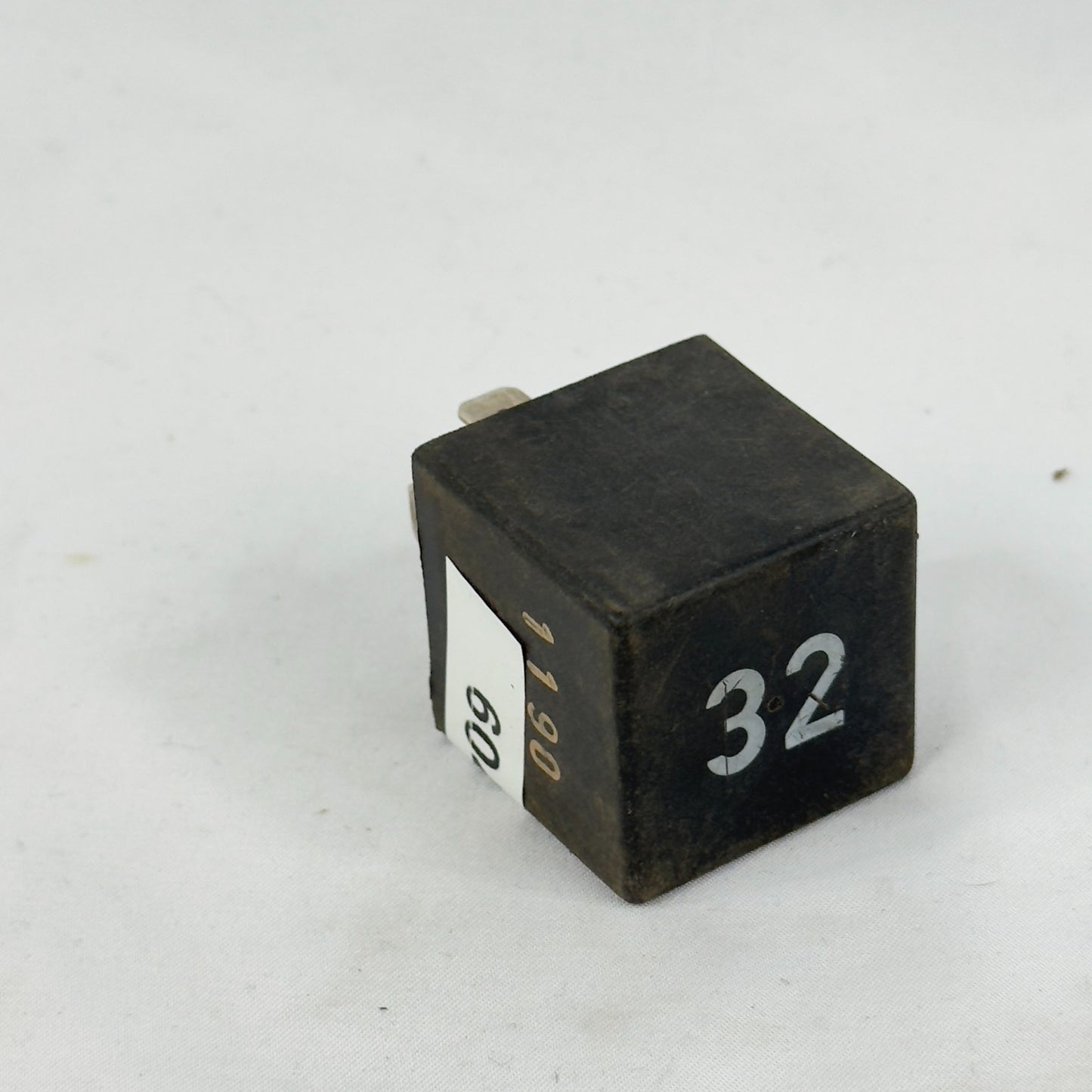 VW Relais 32 Kraftstoffpumpenrelais 357906381 Audi Seat Skoda Original1