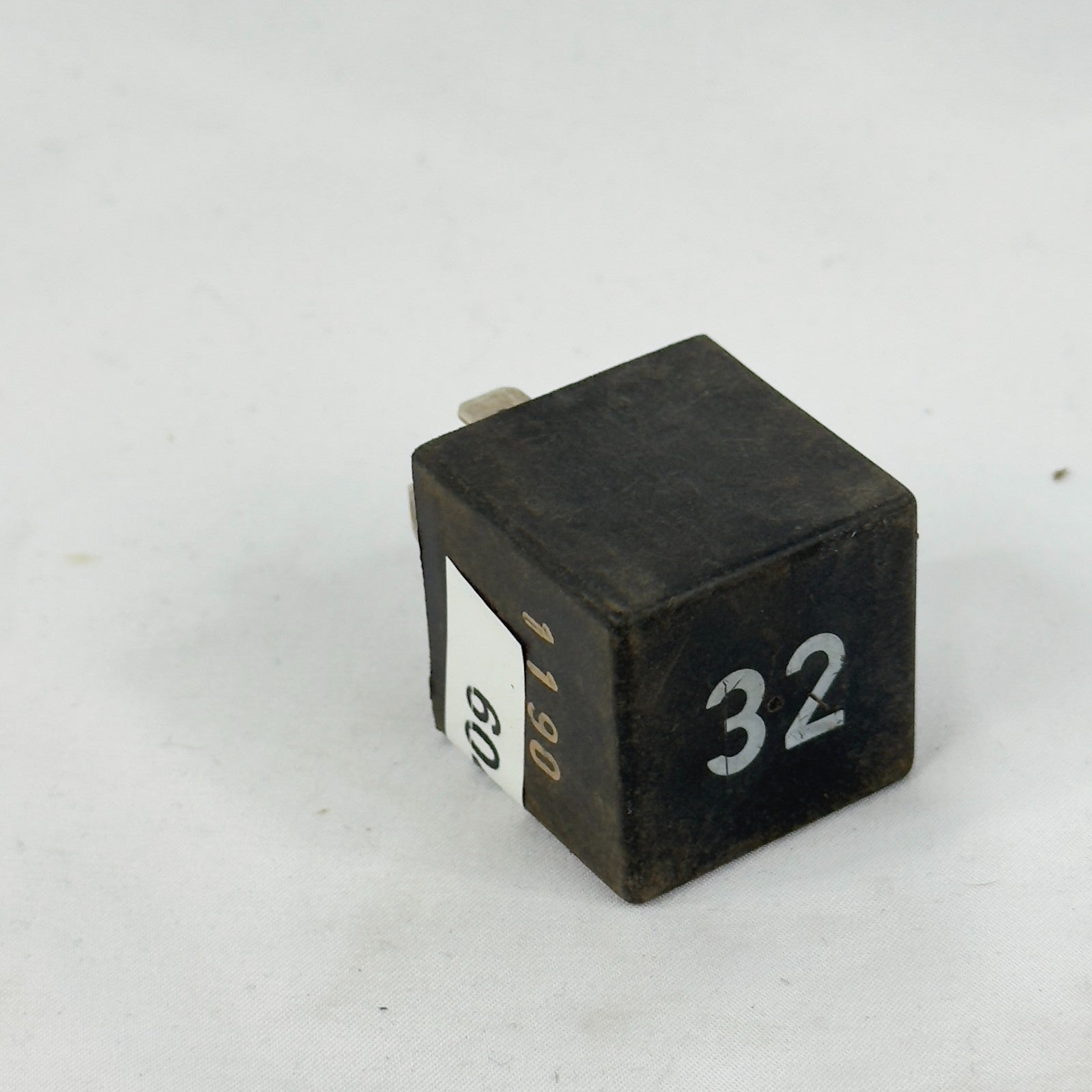VW Relais 32 Kraftstoffpumpenrelais 357906381 Audi Seat Skoda Original1