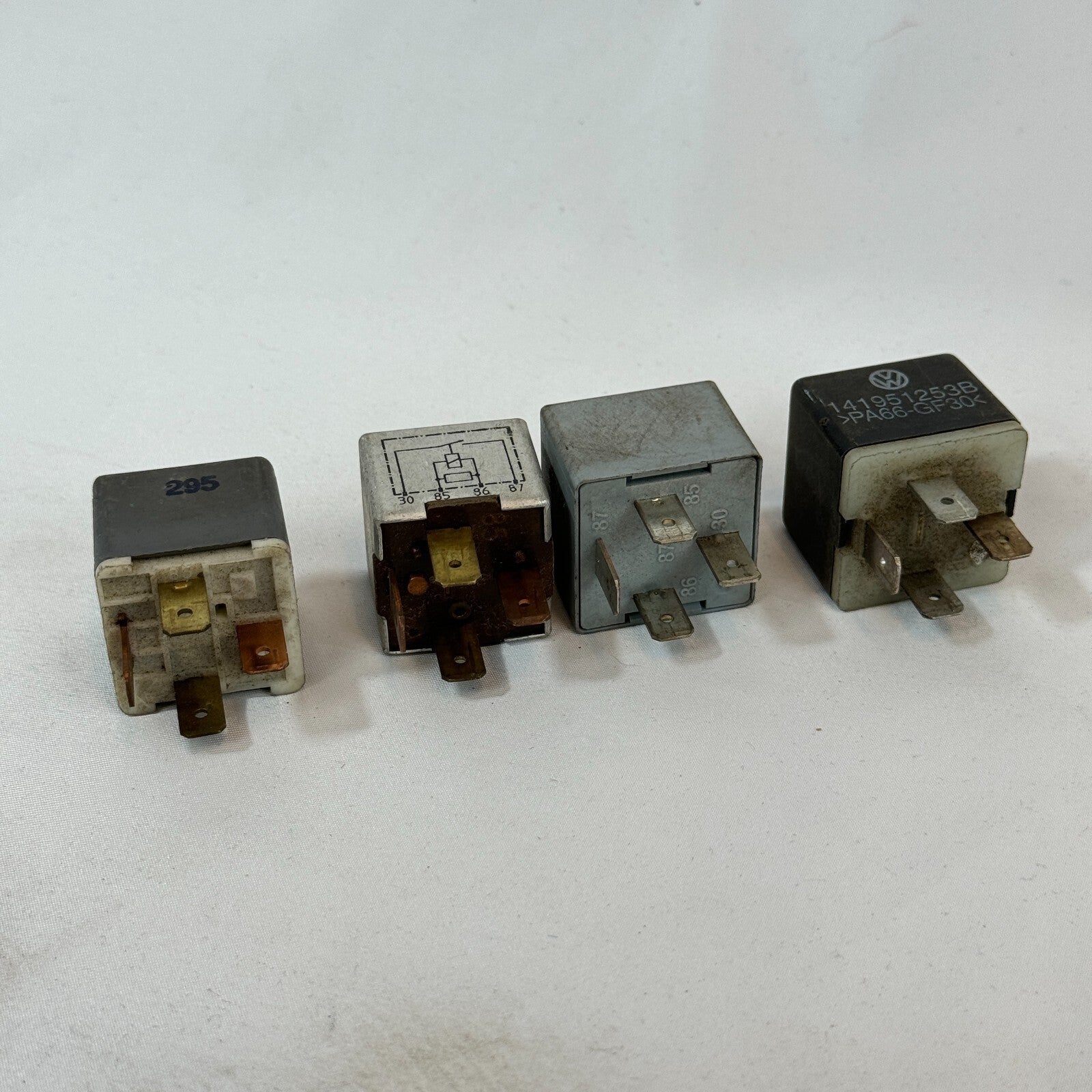 VW Relais 53 Arbeitsrelais Mehrzweckrelais 141951253B Audi Seat Volkswagen Skoda – Bild 5