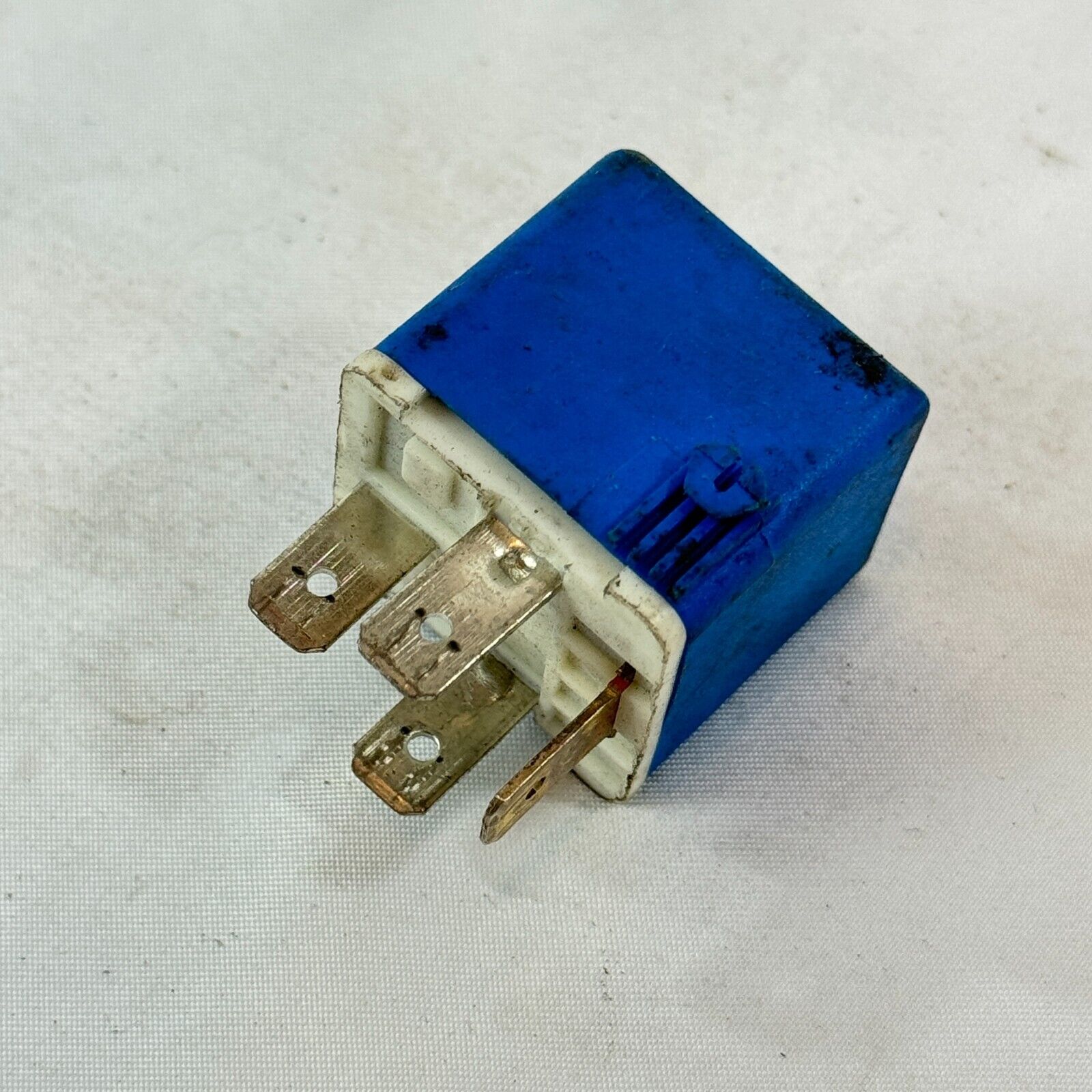 Mercedes Benz Hella Relais Arbeitsrelais Auto A0025422519 4RA940010-69